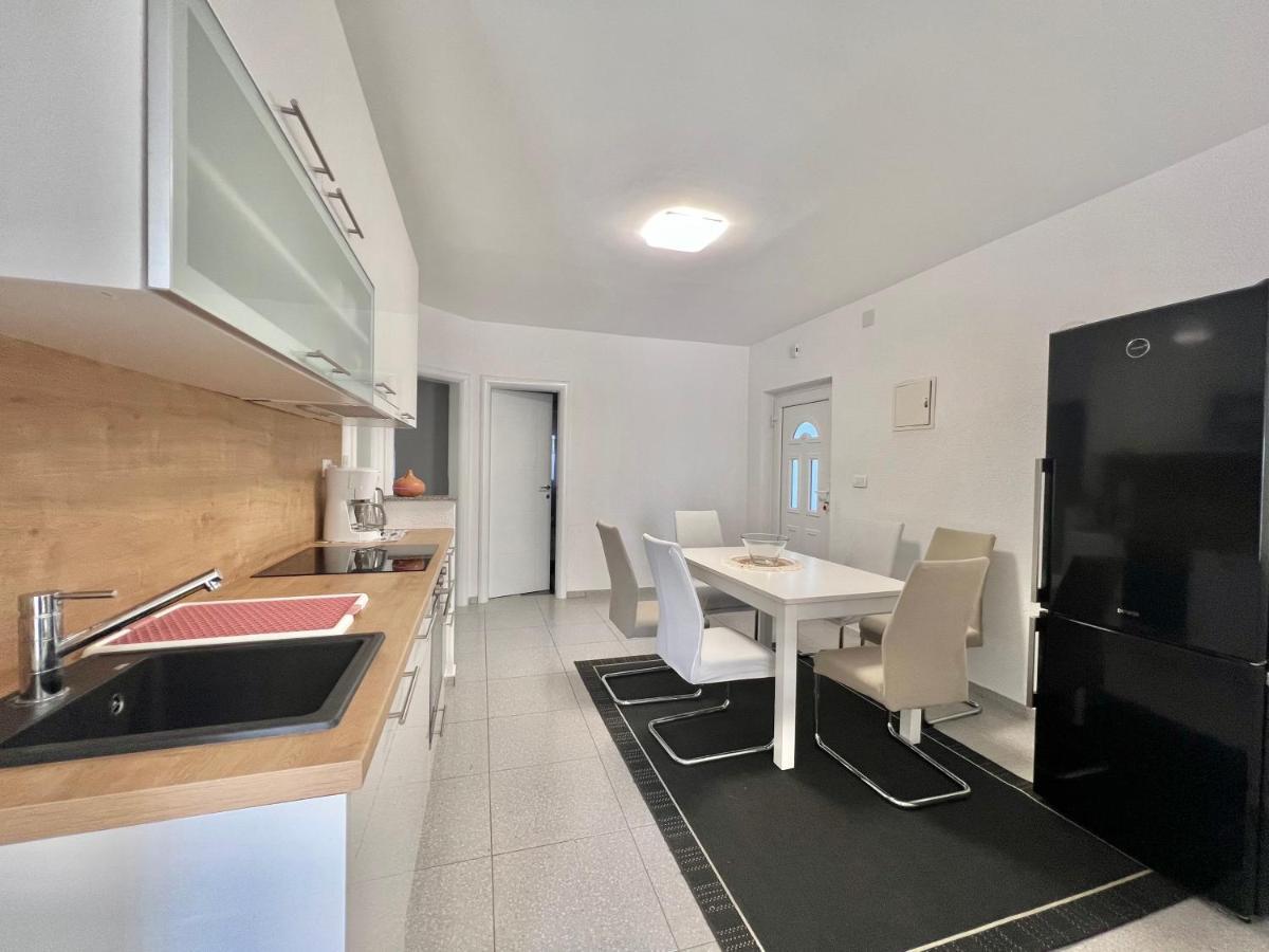 Apartmani Ana Dramalj Exterior photo